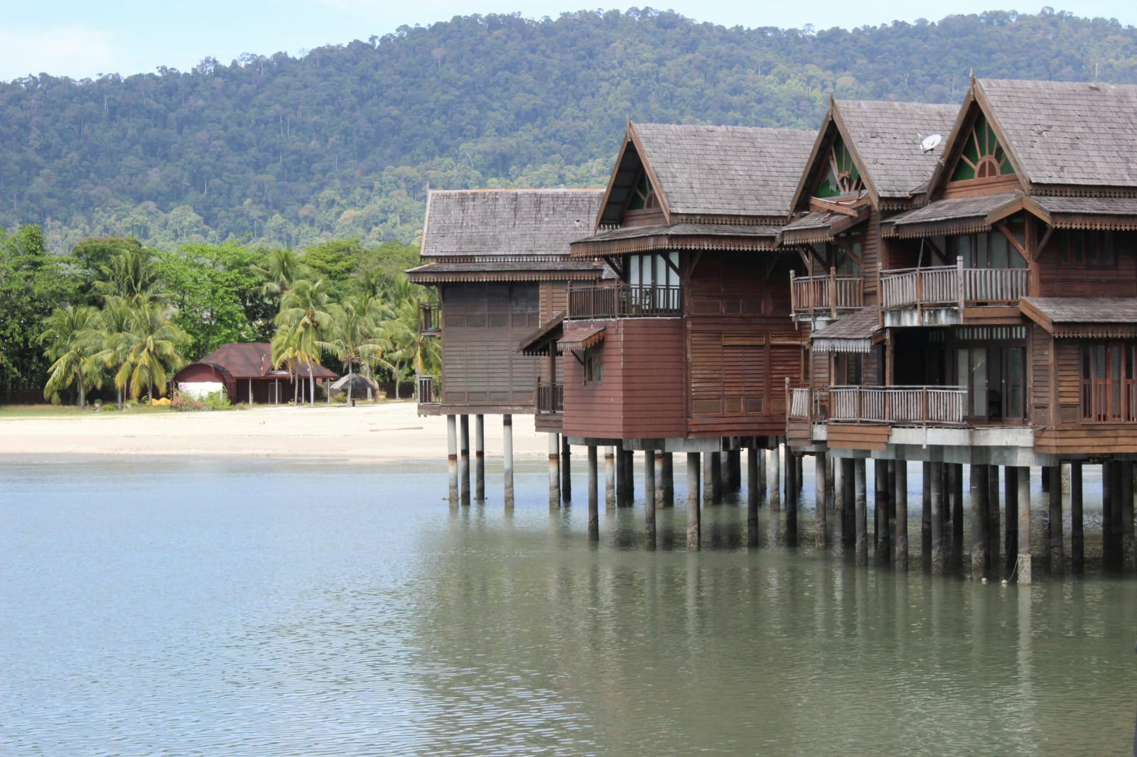 Coastal Cabana EC: Perfect Harmony of Modernity and Nature